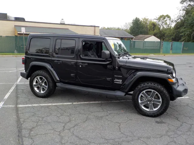 2019 Jeep Wrangler Unlimited Sahara photo 3