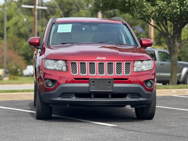2017 Jeep Compass Latitude photo 2