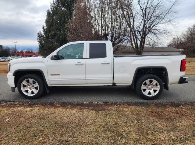 2017 GMC Sierra 4WD Double Cab Standard Box's photo