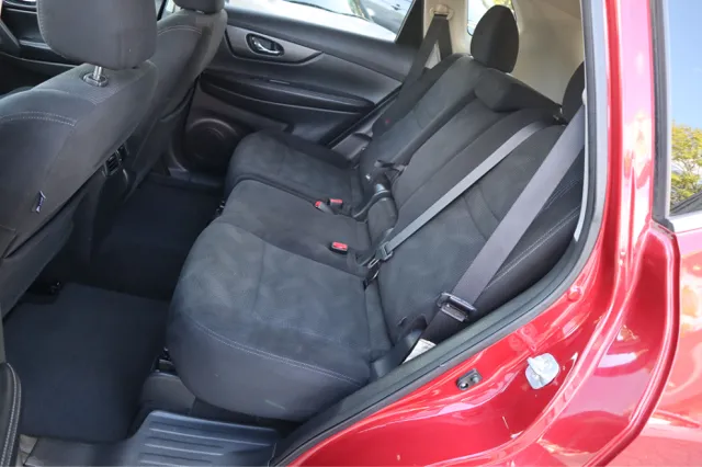 2016 Nissan Rogue SV AWD photo 22