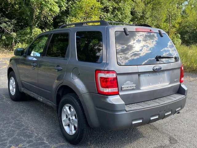 2009 Ford Escape XLT photo 8