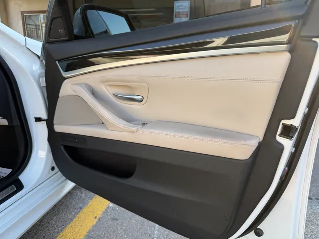 2012 BMW 5 Series 550i - Photo 26