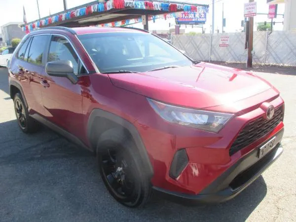 2021 Toyota RAV4 LE AWD's photo