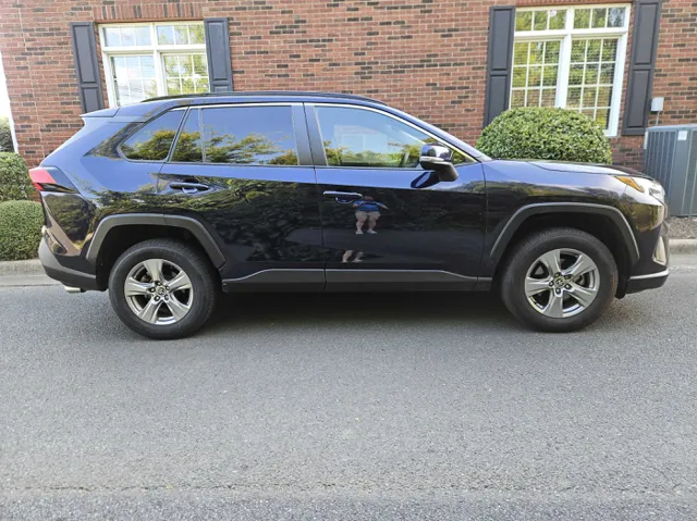 2022 Toyota RAV4 XLE photo 6
