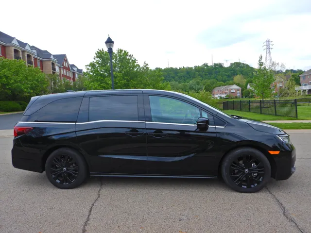 2025 Honda Odyssey Sport L - Photo 10
