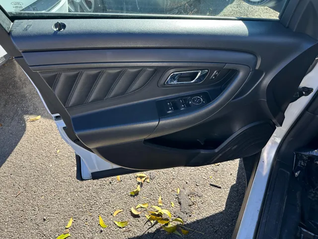 2013 Ford Taurus photo 4