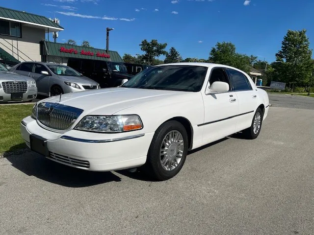 2009 Lincoln Town Car Signature Limited's photo