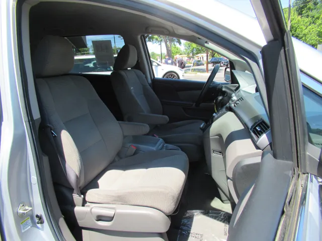 2013 Honda Odyssey LX - Photo 24