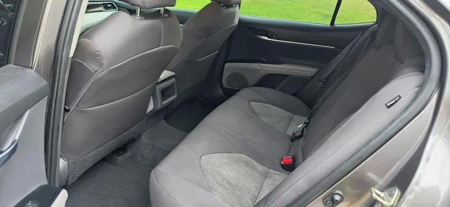 2019 Toyota Camry LE - Photo 11
