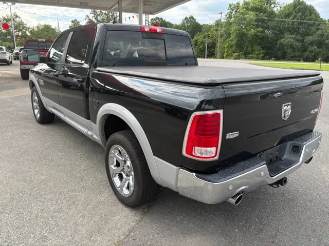 2017 Ram 1500 Laramie photo 4