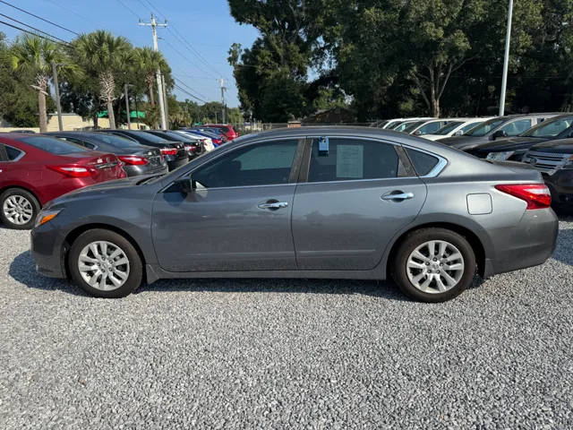 2017 Nissan Altima S's photo