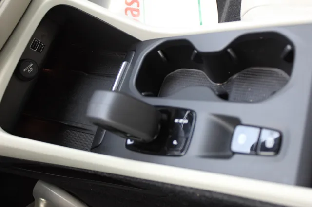 2022 Volvo XC40 T5 Momentum photo 17