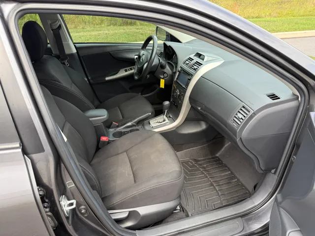 2013 Toyota Corolla S photo 15