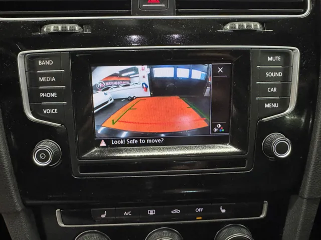 2015 Volkswagen Golf GTI SE photo 15