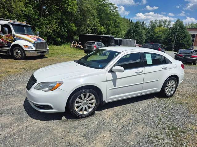 2013 Chrysler 200 Touring's photo