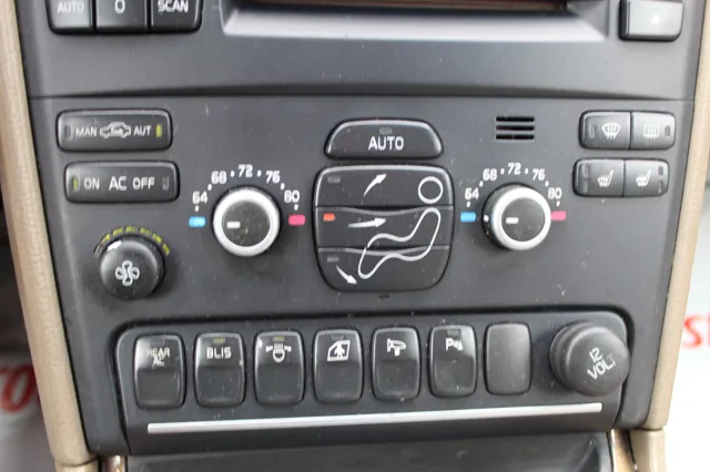 2010 Volvo XC90 AWD photo 19