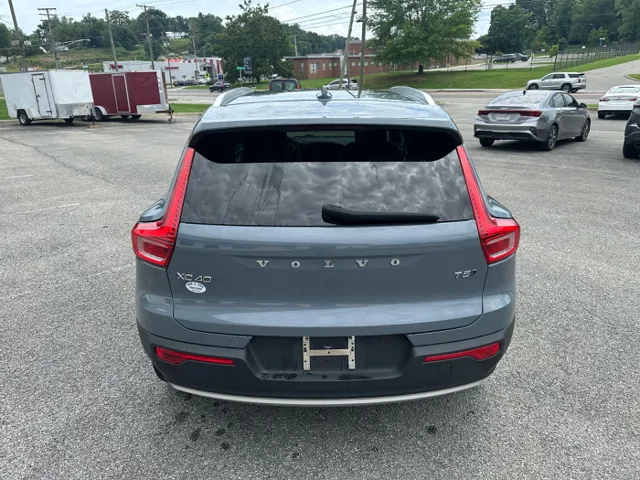 2021 Volvo XC40 T5 Momentum AWD photo 3