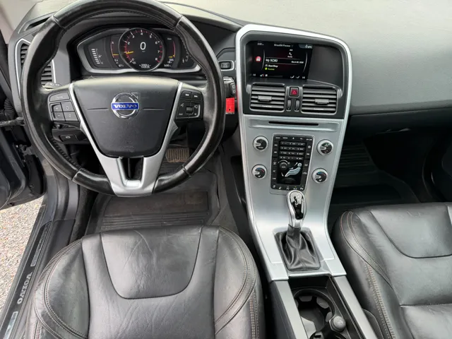 2017 Volvo XC60 T5 Dynamic - Photo 16