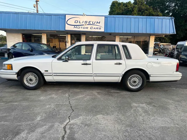 1992 Lincoln Town Car's photo