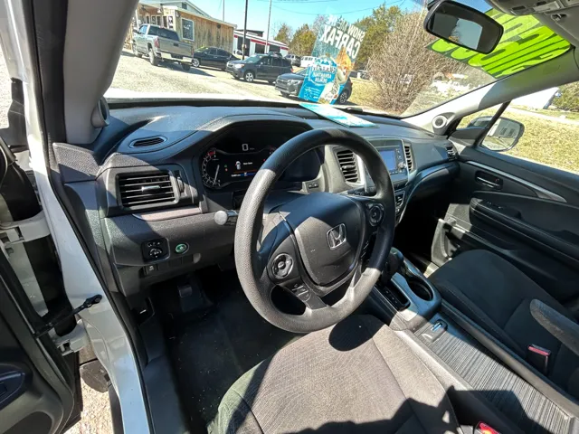 2017 Honda Pilot LX - Photo 11