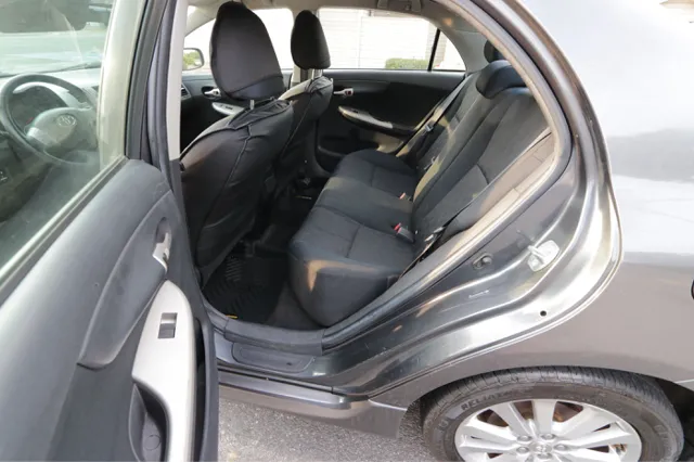 2010 Toyota Corolla LE - Photo 20