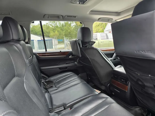 2016 Lexus LX 570 - Photo 10