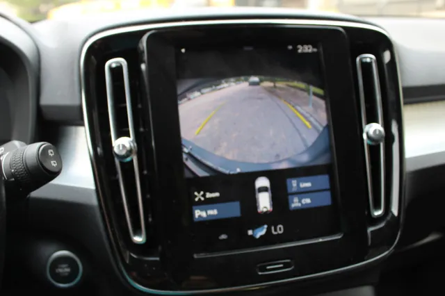 2021 Volvo XC40 Momentum photo 19