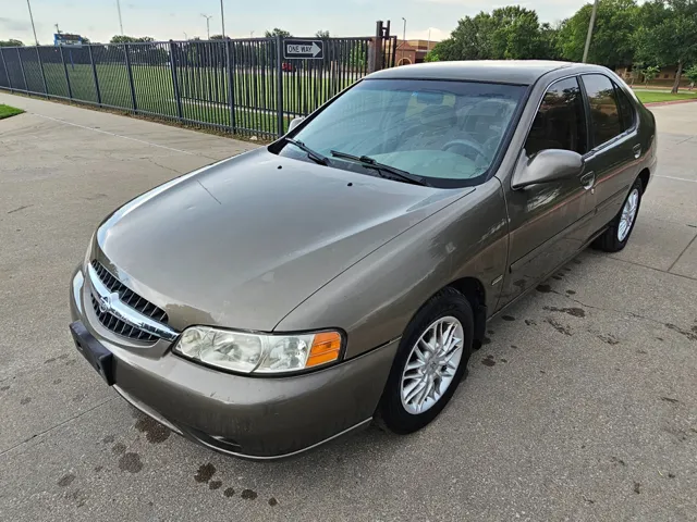 2001 Nissan Altima GXE 4AT's photo