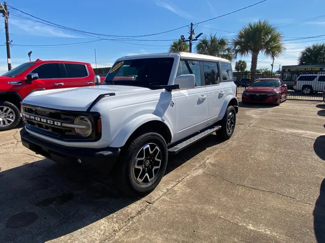 2024 Ford Bronco 4-Door Outer Banks's photo