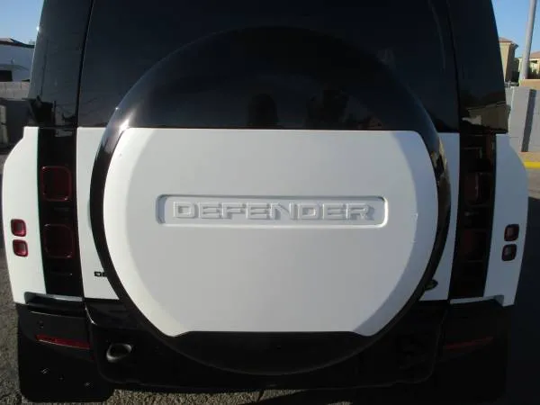 2023 Land Rover Defender SE - Photo 6