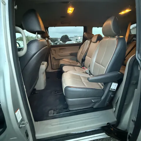 2017 Kia Sedona LX - Photo 15