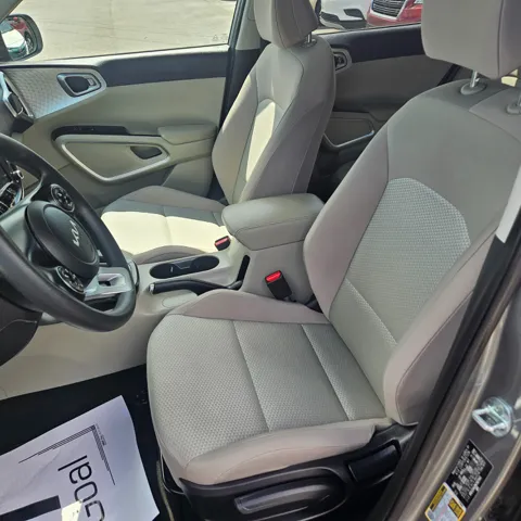 2022 Kia Soul LX - Photo 9