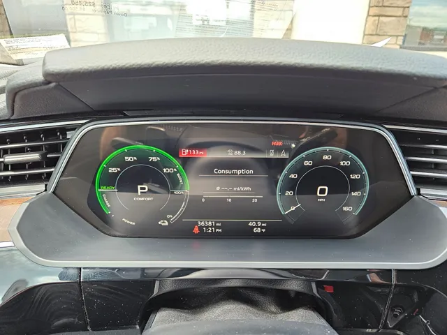 2019 Audi e-tron Premium Plus photo 11