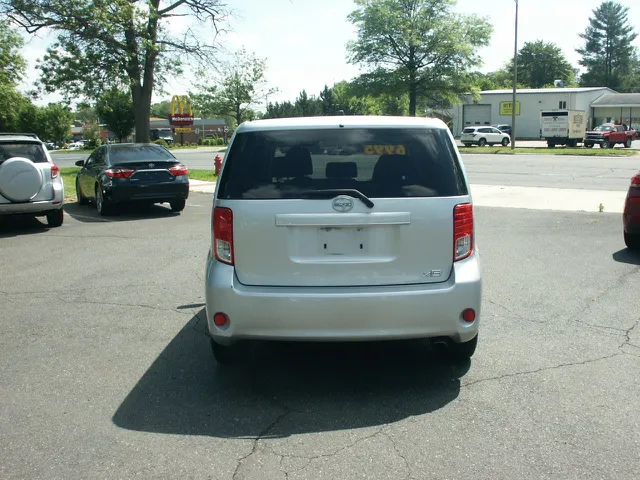 2011 Scion xB photo 3