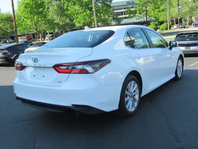 2021 Toyota Camry LE - Photo 7