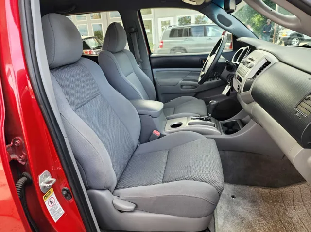 2011 Toyota Tacoma Double Cab V6 4x4 photo 17