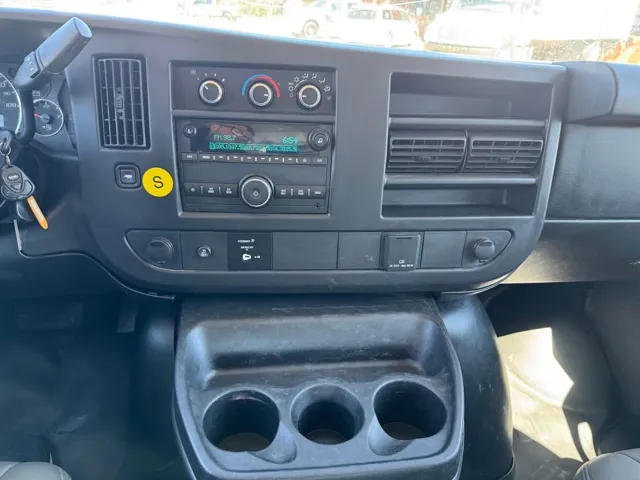 2015 Chevrolet Express 3500 Cargo photo 3