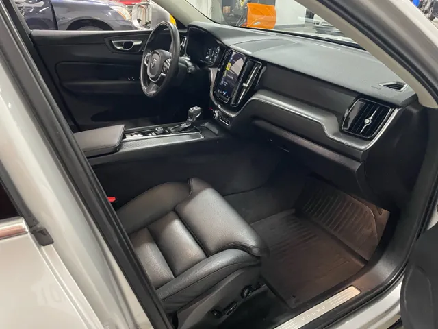 2019 Volvo XC60 Momentum - Photo 11