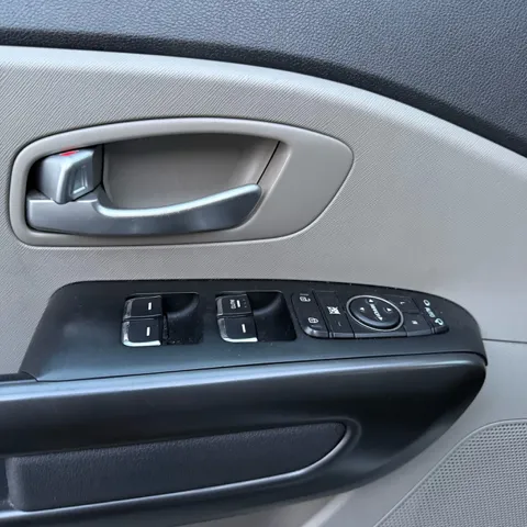 2017 Kia Sedona LX - Photo 21