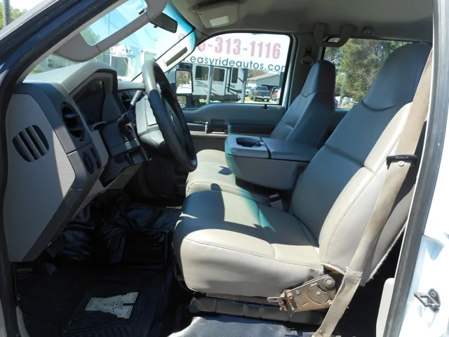 2008 Ford F-550 - Photo 8