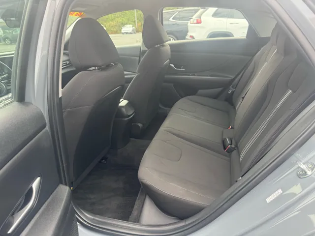 2022 Hyundai Elantra SEL photo 11