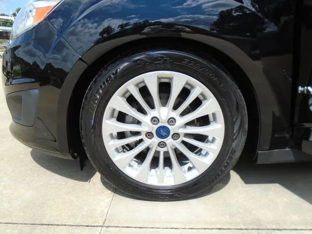 2018 Ford C-Max SE Hybrid photo 2