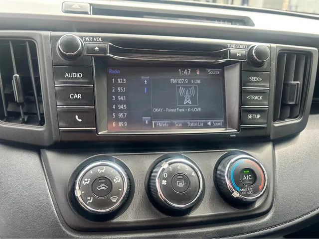 2017 Toyota RAV4 LE - Photo 12