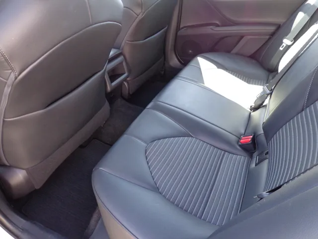 2021 Toyota Camry SE - Photo 8