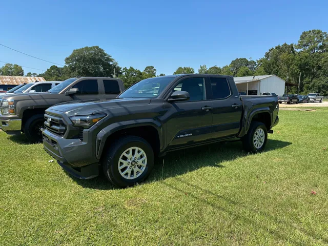 2024 Toyota Tacoma SR5's photo