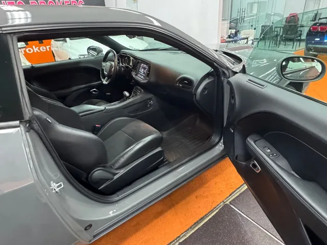 2019 Dodge Challenger photo 7