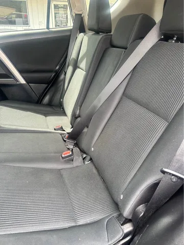2017 Toyota RAV4 LE - Photo 9