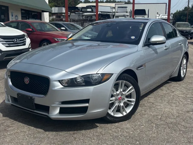 2017 Jaguar XE Premium's photo