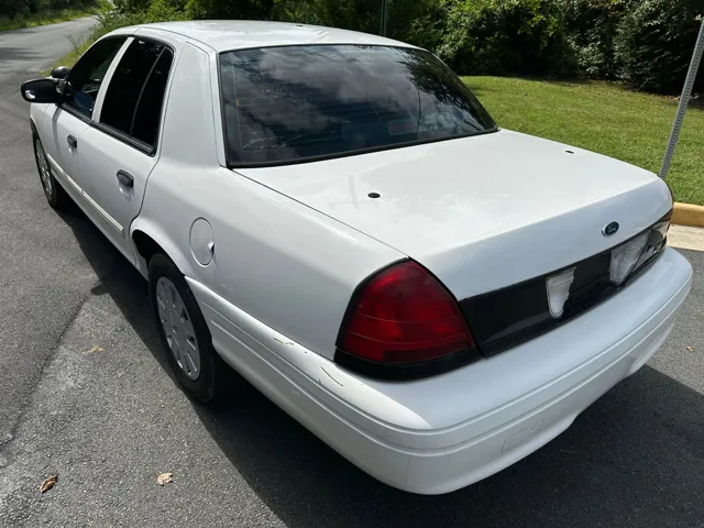 2010 Ford Crown Victoria photo 2