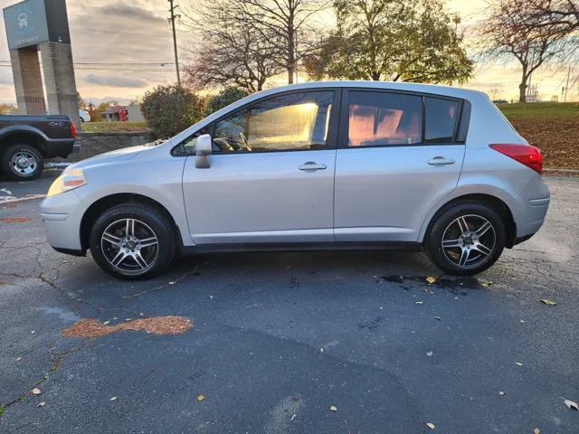 2009 Nissan Versa S photo 3